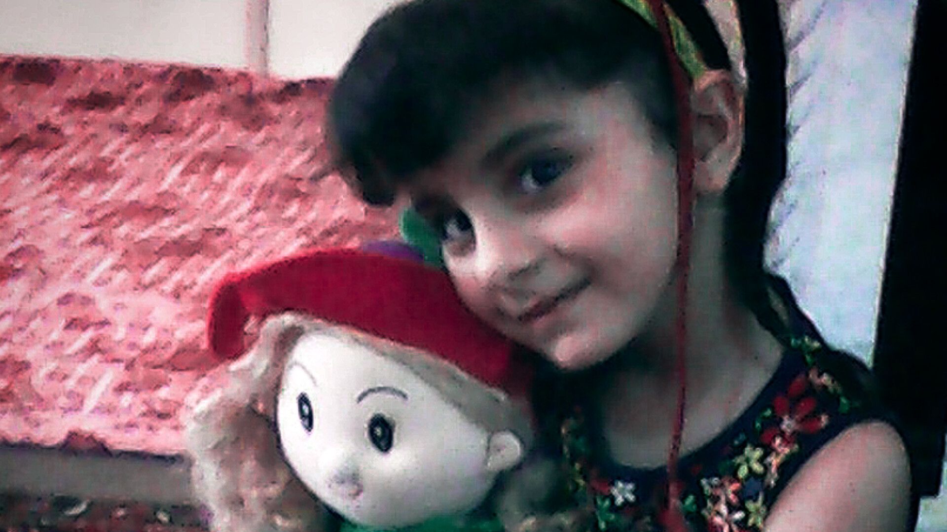 هستی در حدود پنج تا شش سالگی